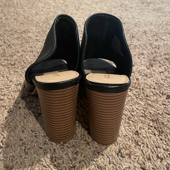 Women’s Chunky Heel Peep Toe Bootie - Picture 3 of 5